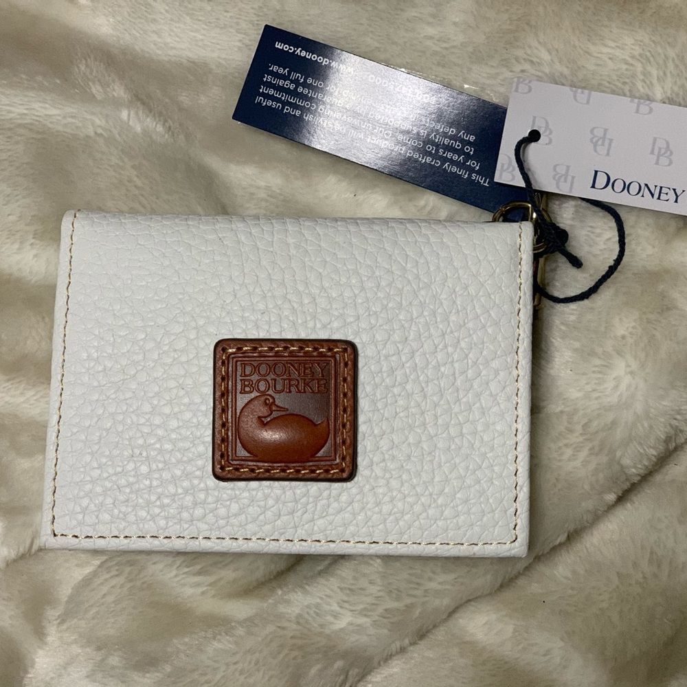 Dooney Bourke pebble grain wallet!